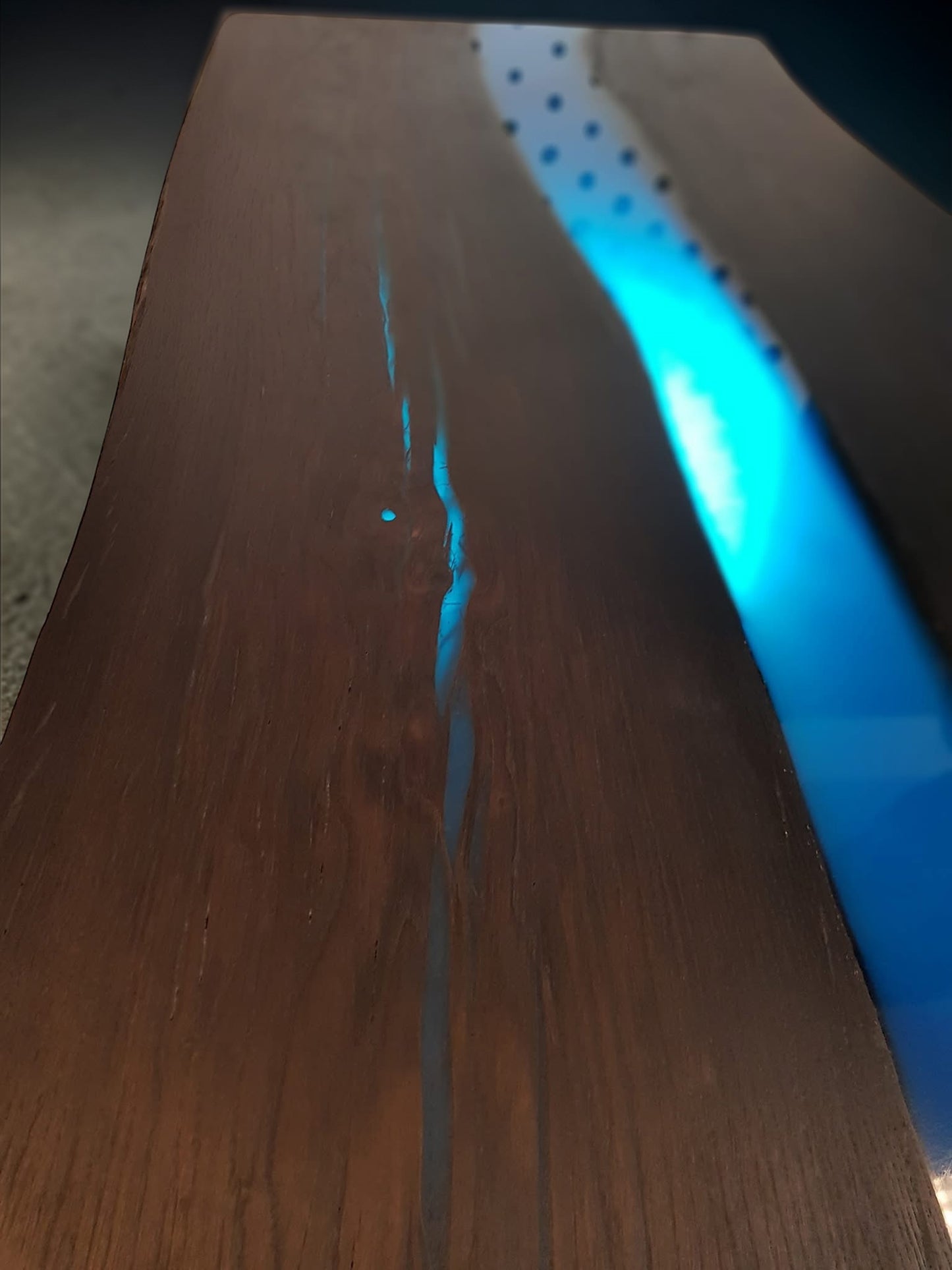 Handcrafted Black Oak Resin River Dining Table – Solid Oak – Custom Legs – 208×96 cm