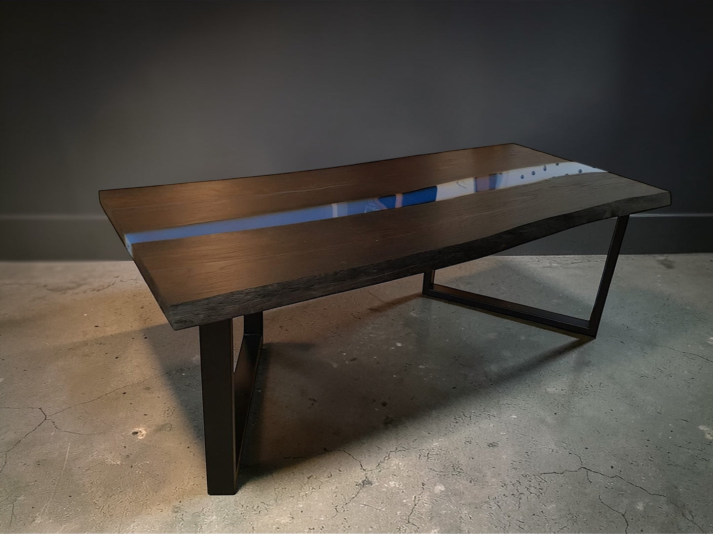 Handcrafted Black Oak Resin River Dining Table – Solid Oak – Custom Legs – 208×96 cm