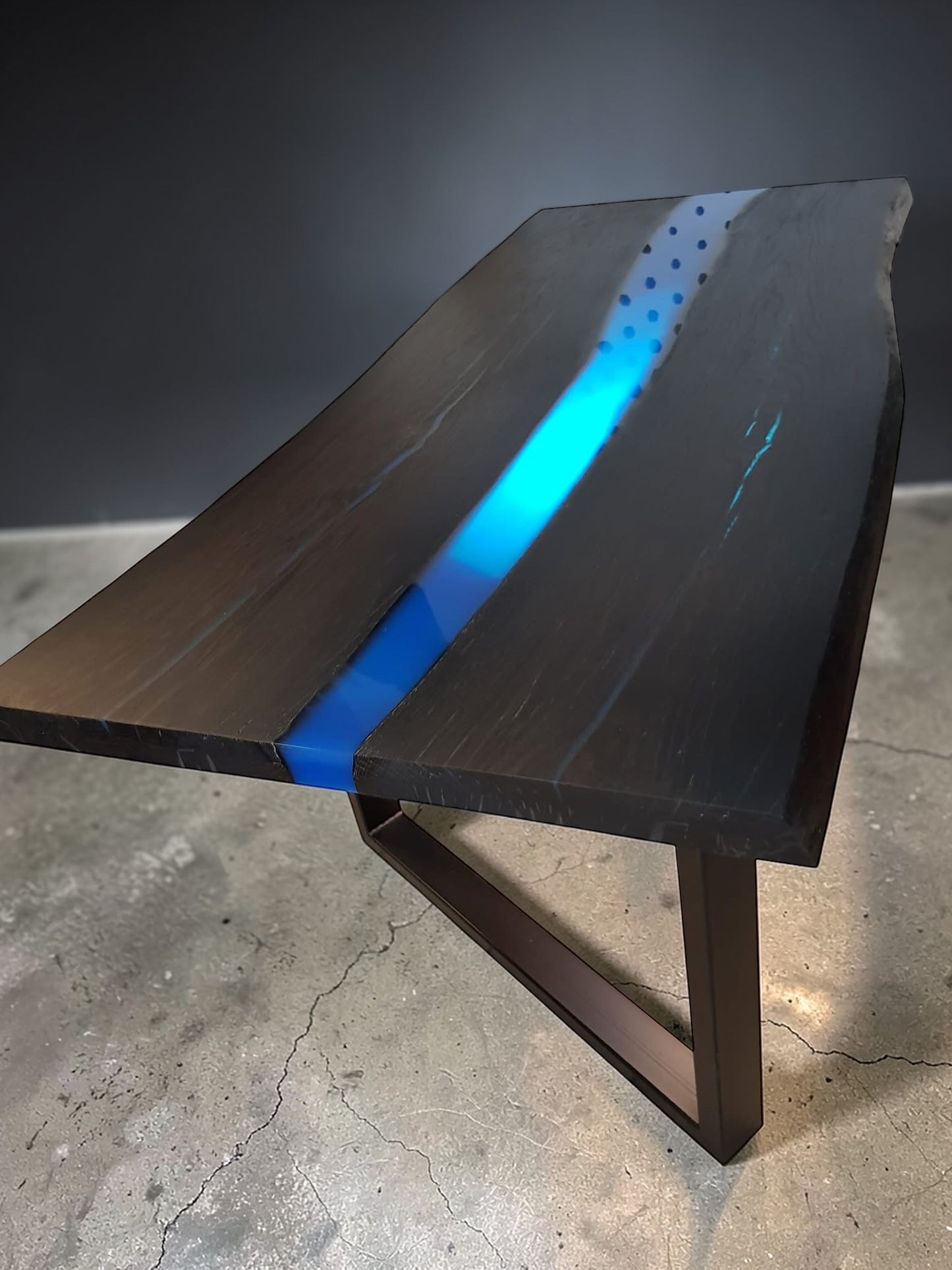 Handcrafted Black Oak Resin River Dining Table – Solid Oak – Custom Legs – 208×96 cm